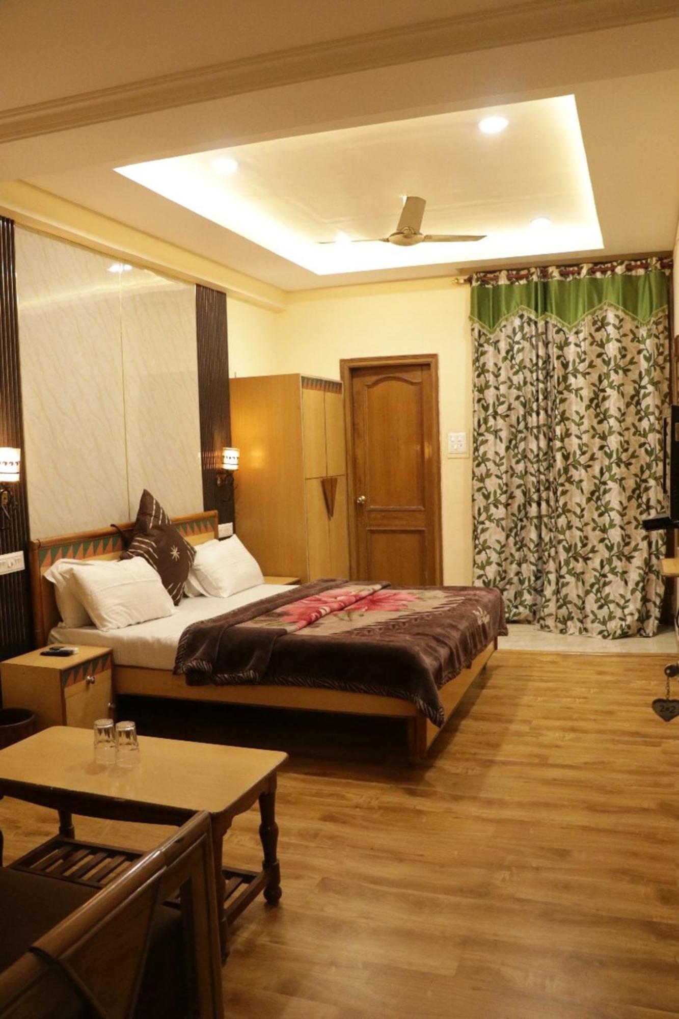 Hotel Royal Palace Jalandhar Eksteriør billede